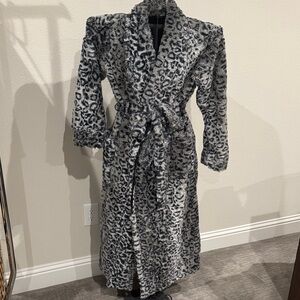 Soma Black and Gray Leopard Print Robe S/M